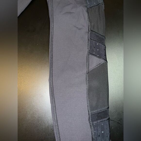 Lululemon Black Cutout Mesh Detailed Leggings Size 8 EUC - Picture 2 of 8
